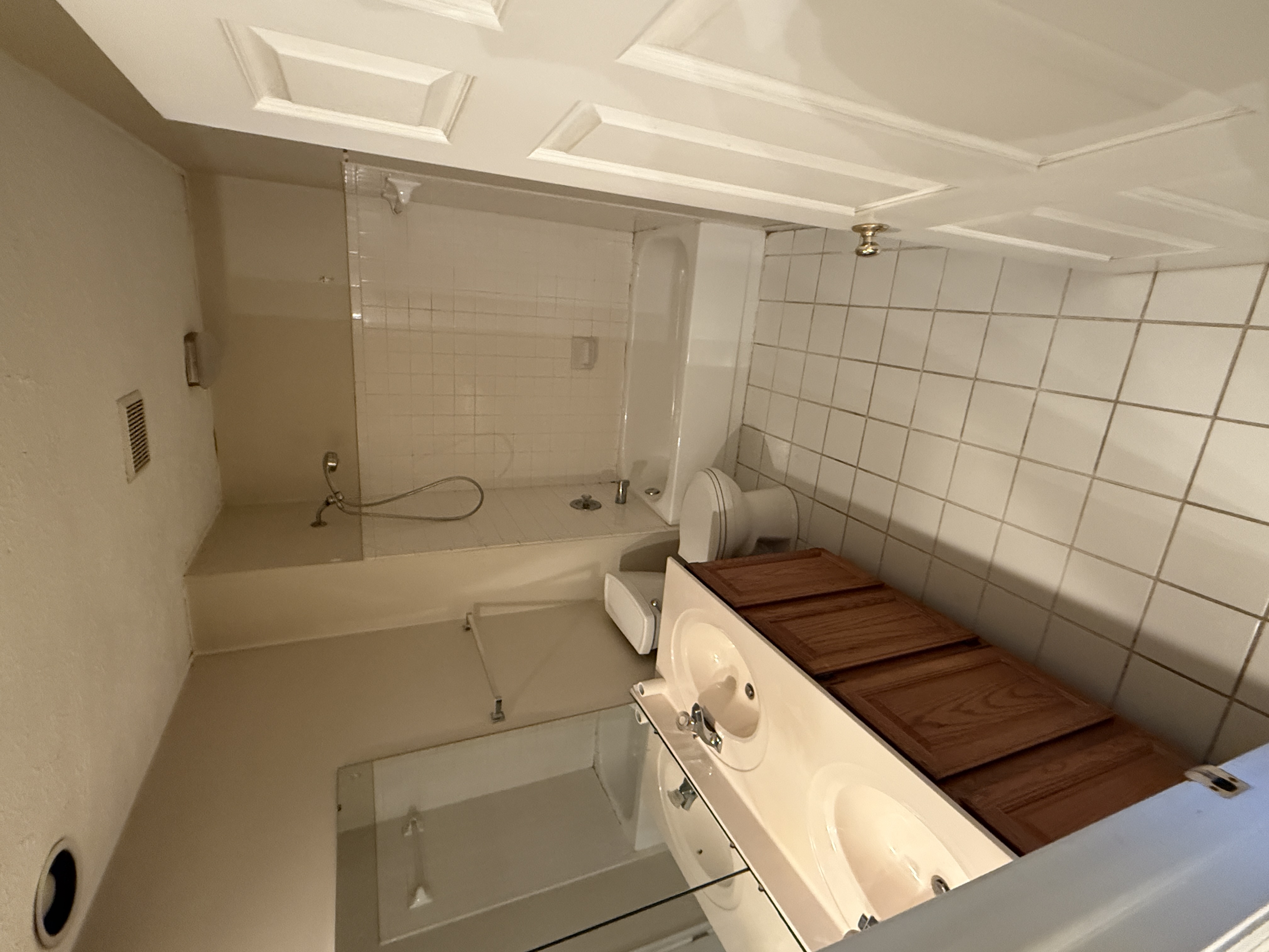 Bathroom before remodeling - Kathy project