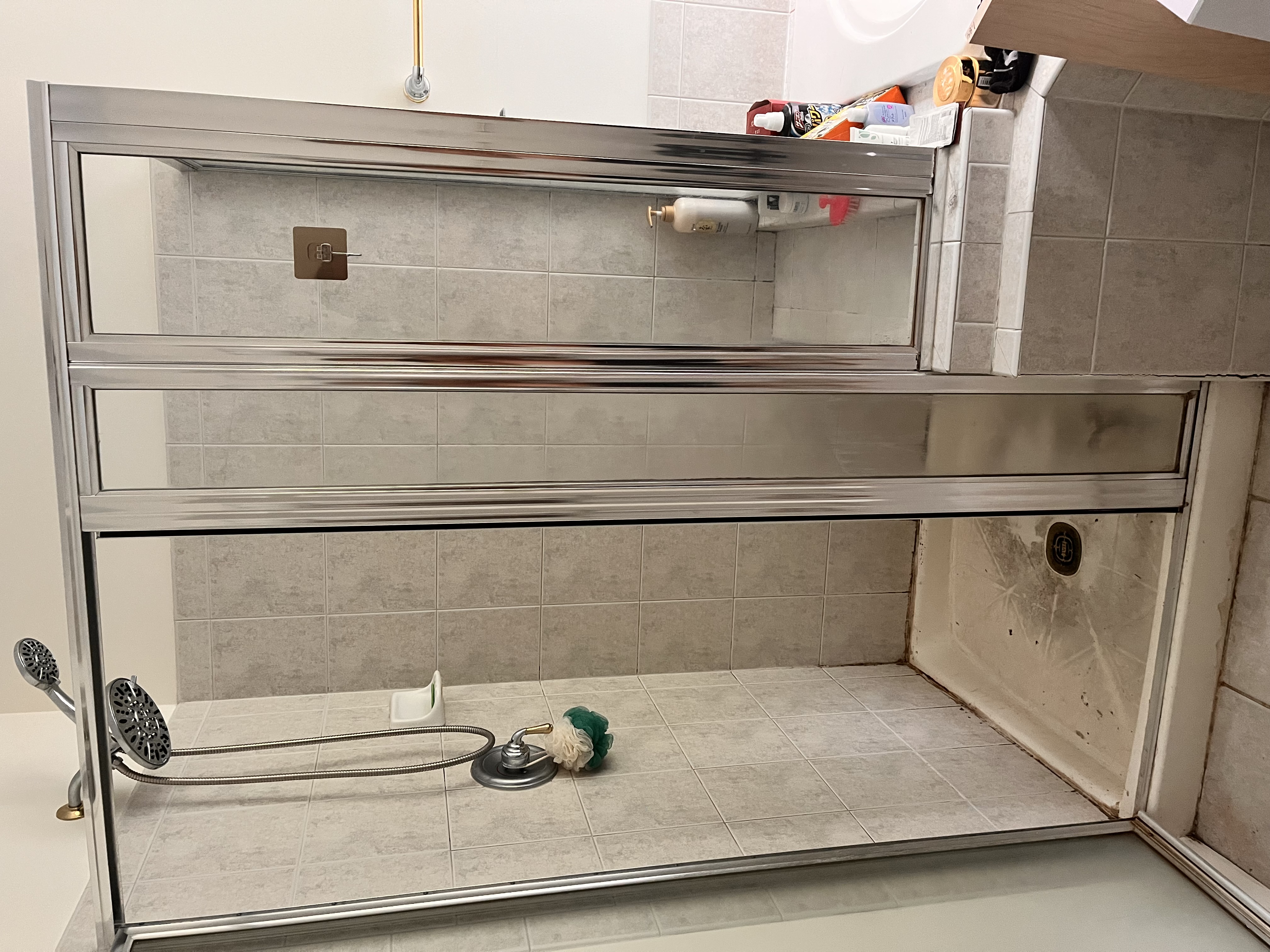 Bathroom before remodeling - Zhou project